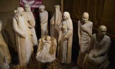 An der Krippe im Bahnhof in den Dialog treten