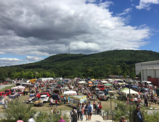 Flohmarkt unter freiem Himmel