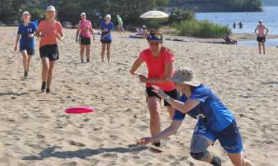 Spektakuläre Sprünge am Strand in Boxberg