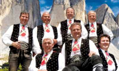 Kastelruther Spatzen mit dem „Friedensadler“