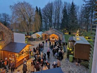 Warm ums Herz durch Krippenspiel, Singen und Glühwein