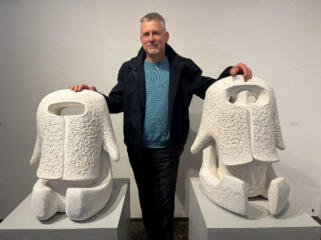 „Aus einem anderen Holz“ in der Carl-Lohse-Galerie