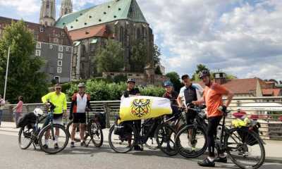 Eine Fahrradtour feiert zwei Partnerschaften an zwei Grenzen
