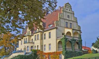 Zwangsversteigerung n des Weißiger Schlosses