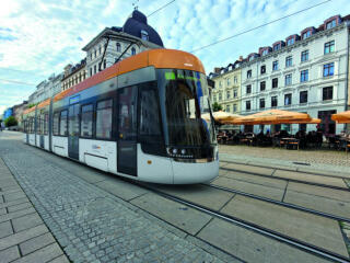 Die Straßenbahn verspätet sich noch etwas